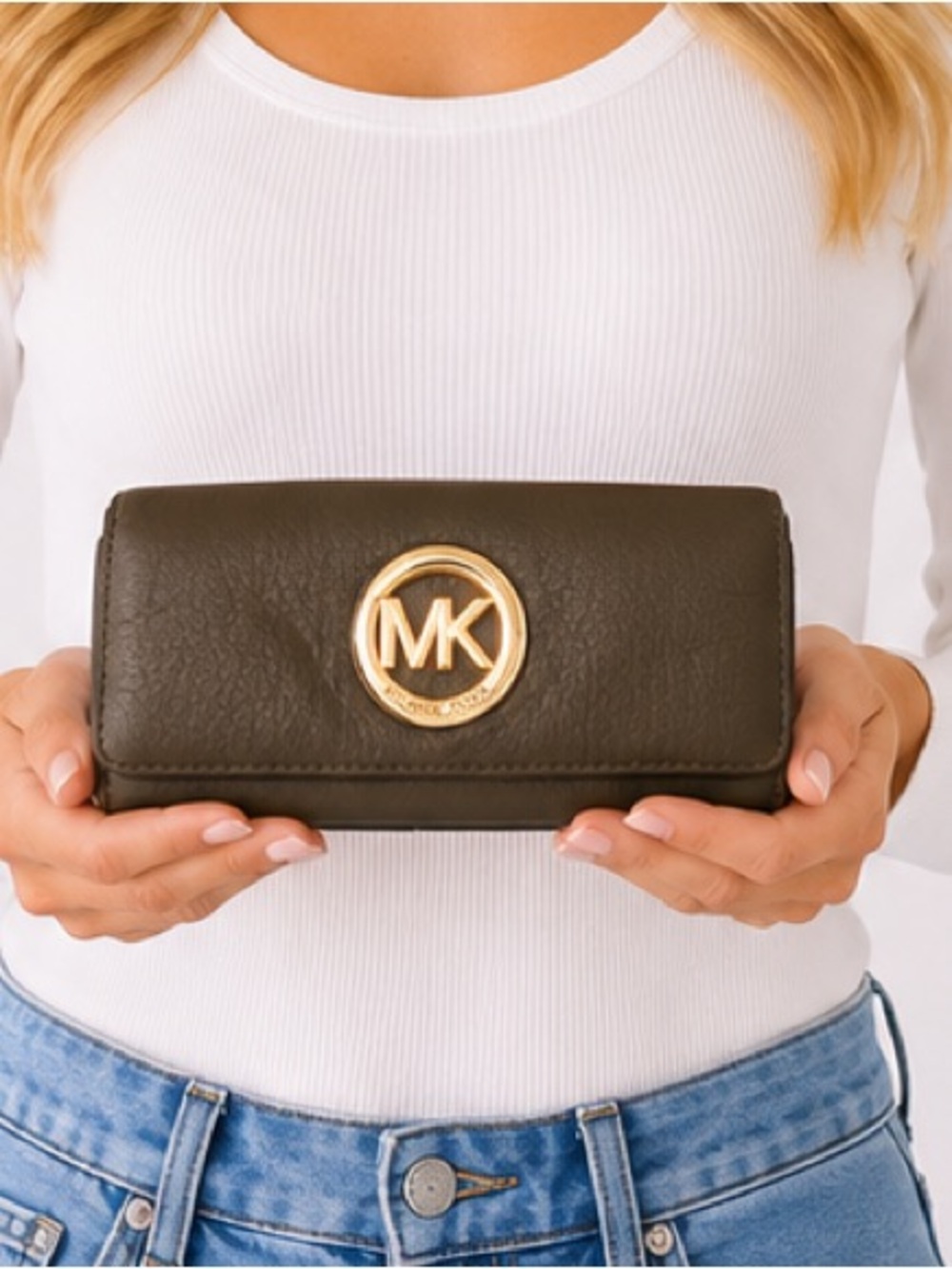 Michael Kors taupe wallet